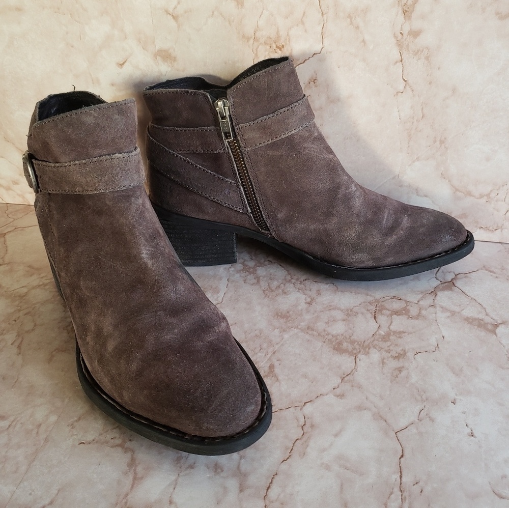 Born brown suede low heel bootie 7.5
